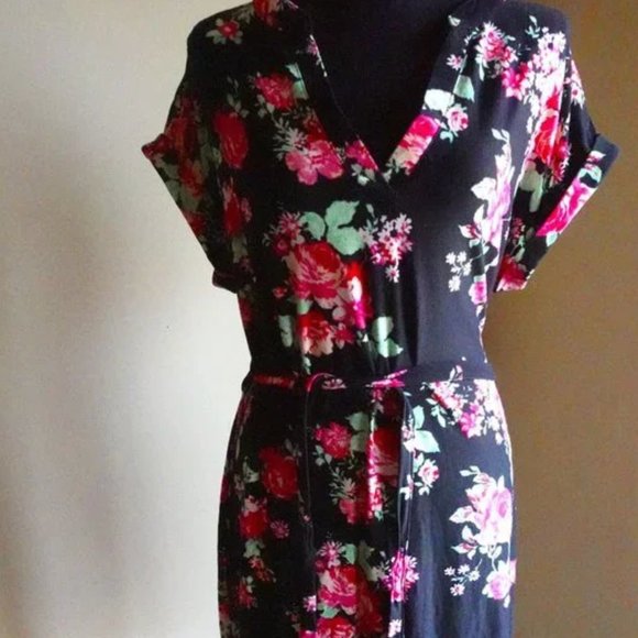 No Boundaries Dresses & Skirts - Fitted Flower Dress